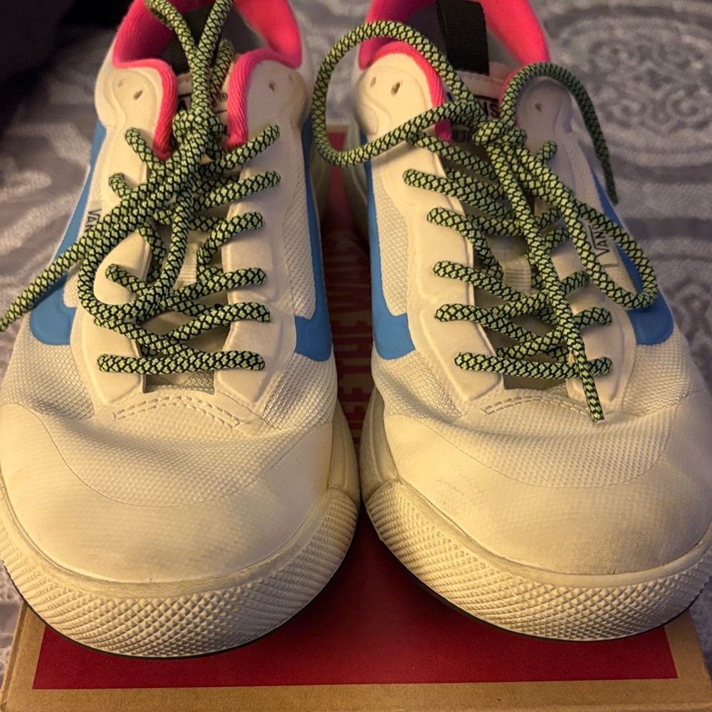 Vans ultra range Neon Blue & Marshmallow Sneakers